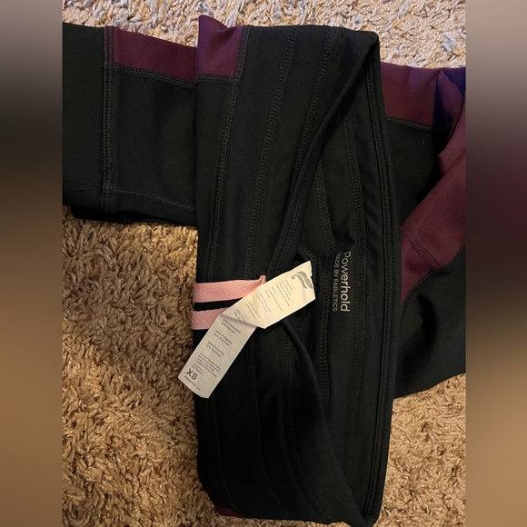 6 Piece Bundle of Athletic/Athleisure Clothes - Picture 10 of 11